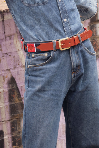 cinturon de hombre en cuero tejido azul y rojo